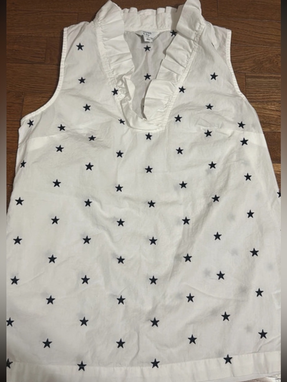 Crown & Ivy Ruffled V-Neck Sleeveless Star Print Top - White Size Small